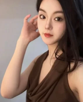 推荐一位妖艳女人很靠谱