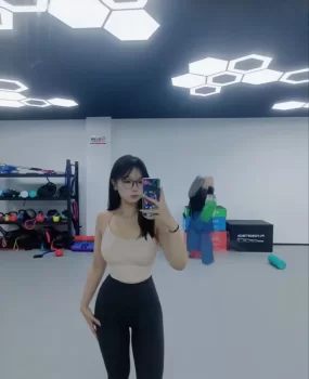 性瘾骚女胸大水多口活好可颜射