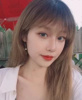 朋友推荐极品刚下海兼职嫩妹